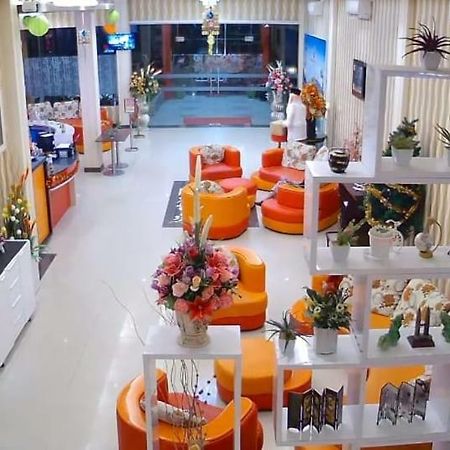 Fortune Front One Hotel Кендари Екстериор снимка