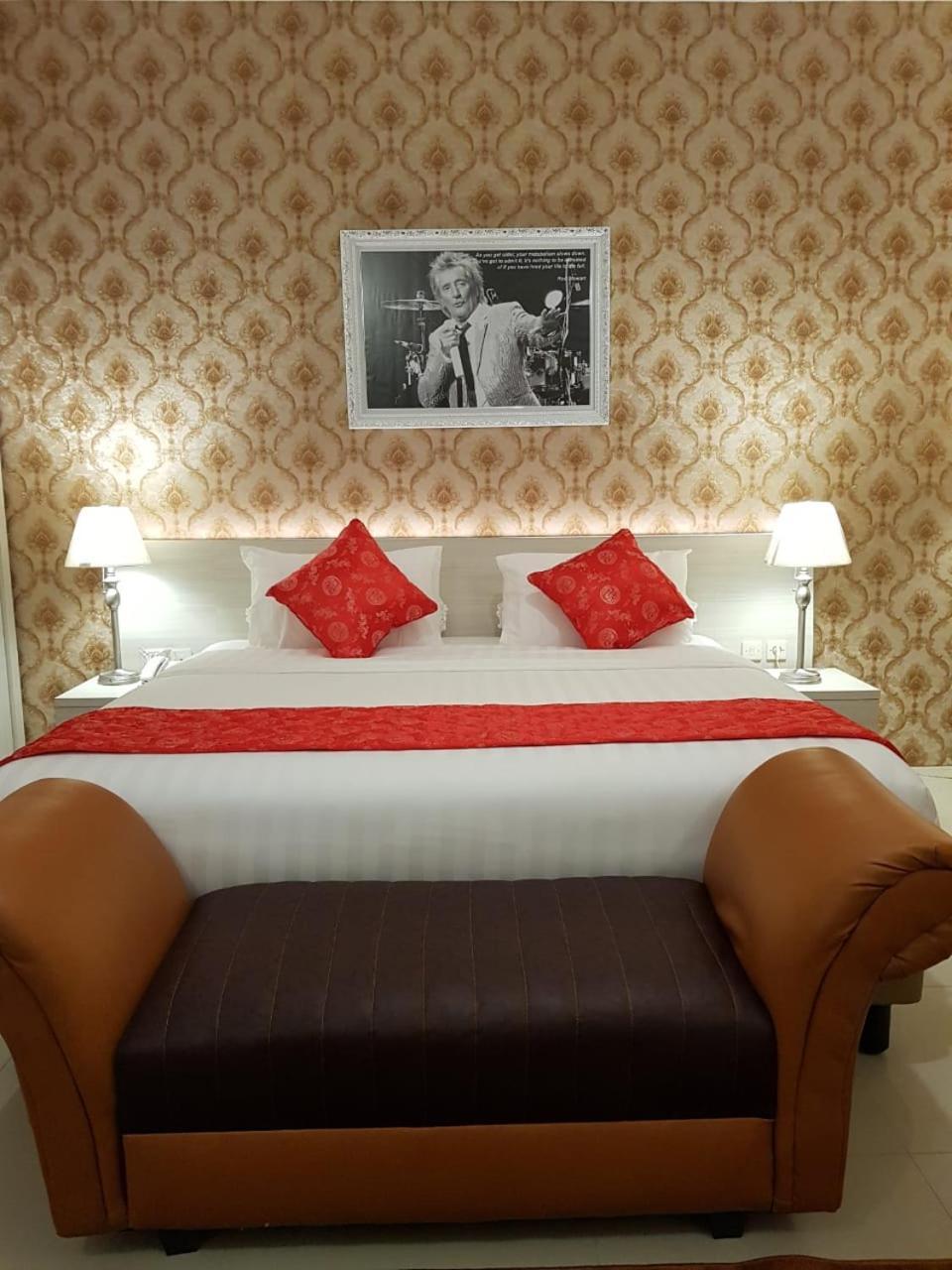 Fortune Front One Hotel Кендари Екстериор снимка