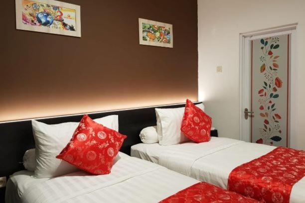 Fortune Front One Hotel Кендари Екстериор снимка