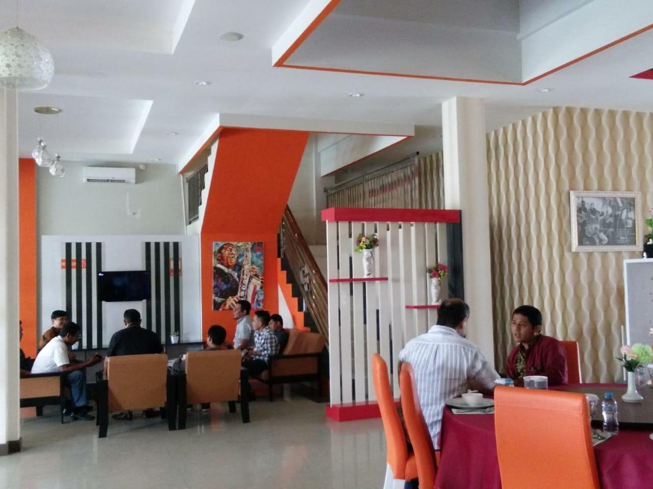 Fortune Front One Hotel Кендари Екстериор снимка