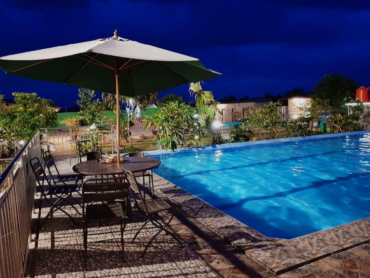 Fortune Front One Hotel Кендари Екстериор снимка
