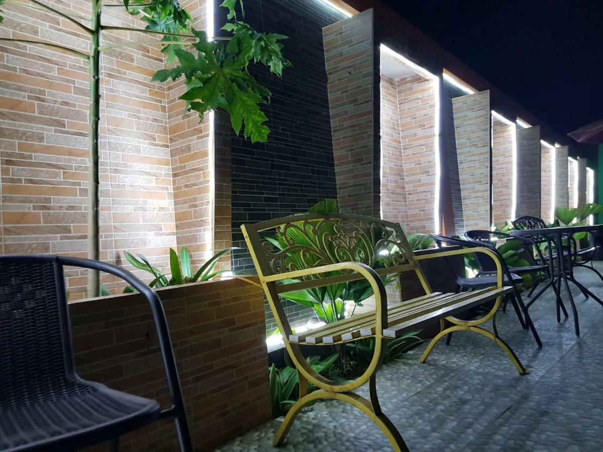 Fortune Front One Hotel Кендари Екстериор снимка