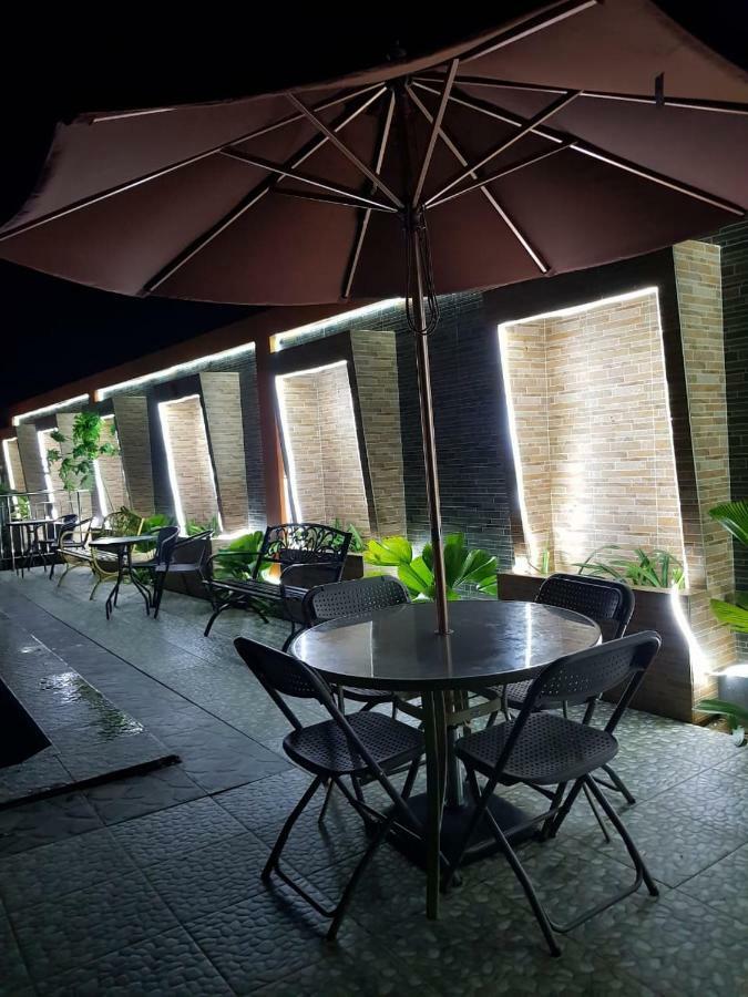 Fortune Front One Hotel Кендари Екстериор снимка
