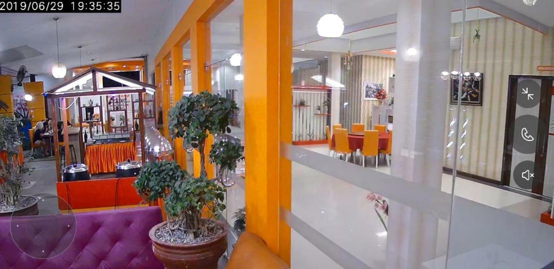 Fortune Front One Hotel Кендари Екстериор снимка
