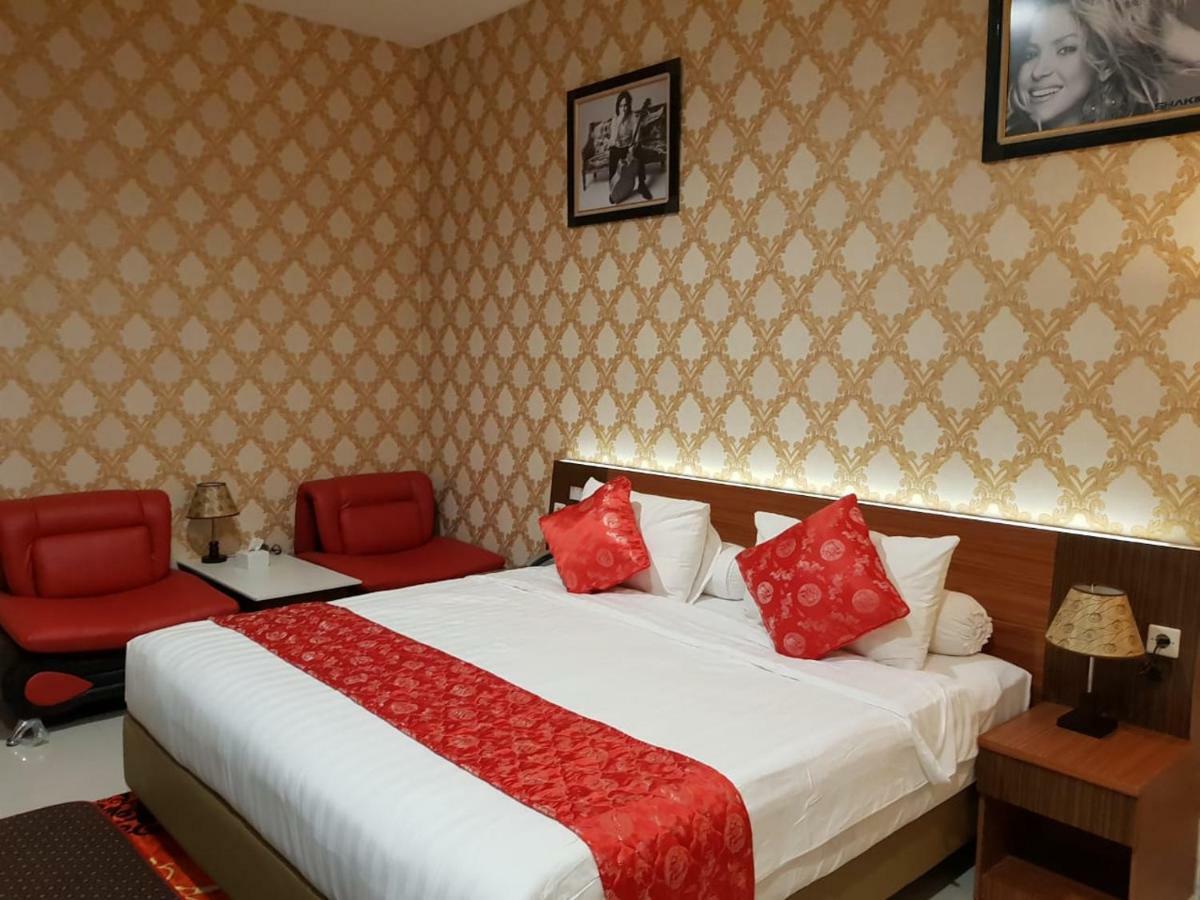 Fortune Front One Hotel Кендари Екстериор снимка