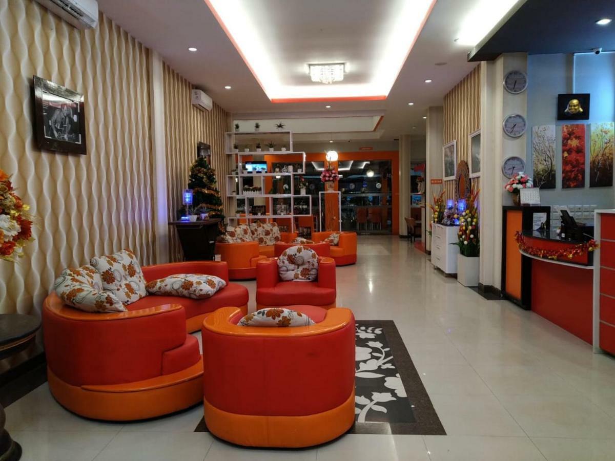 Fortune Front One Hotel Кендари Екстериор снимка