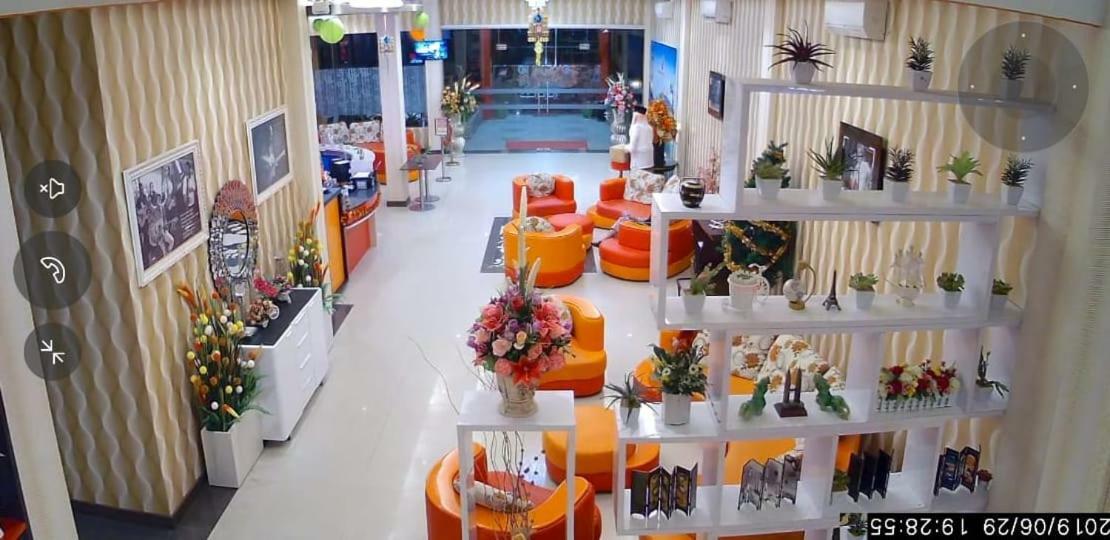 Fortune Front One Hotel Кендари Екстериор снимка