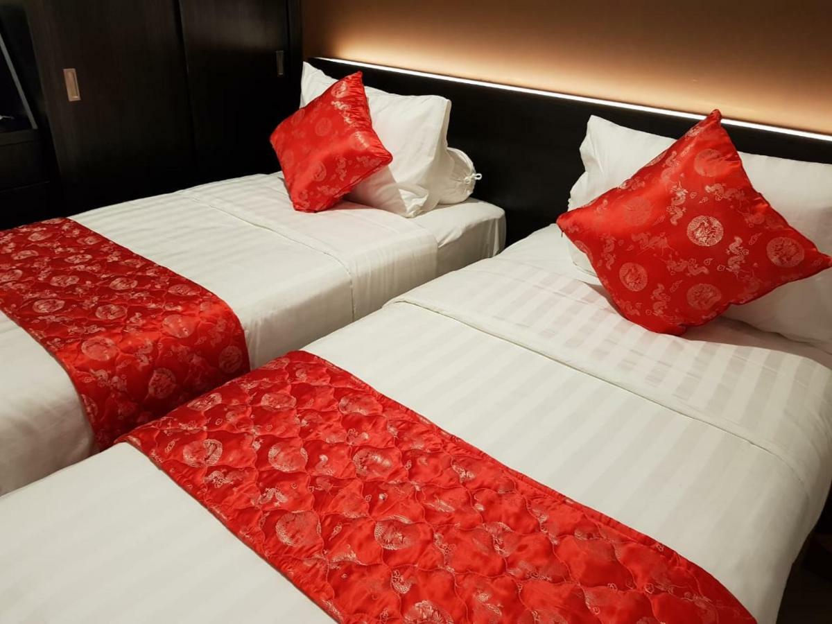 Fortune Front One Hotel Кендари Екстериор снимка