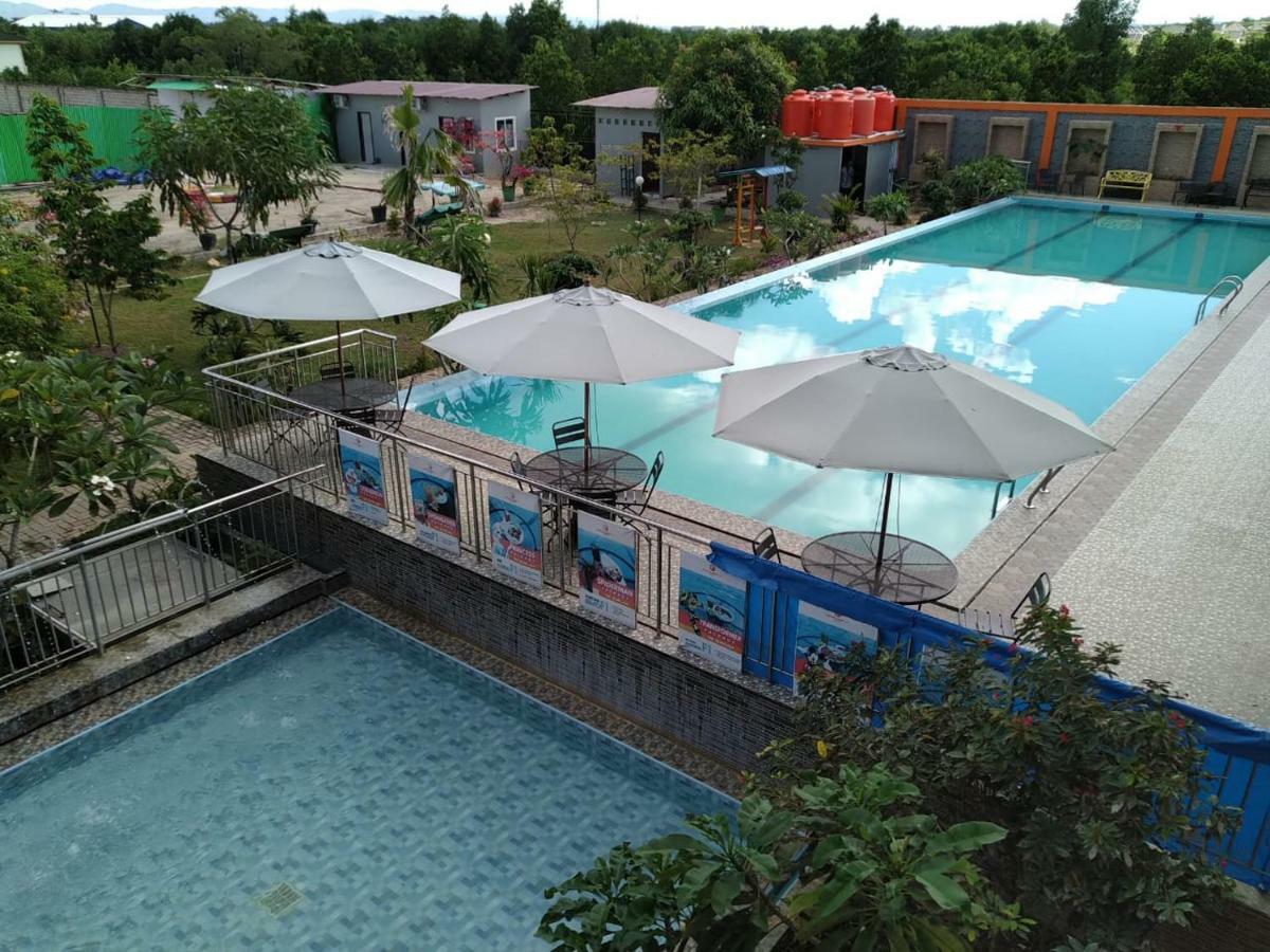 Fortune Front One Hotel Кендари Екстериор снимка