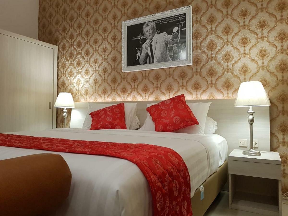 Fortune Front One Hotel Кендари Екстериор снимка