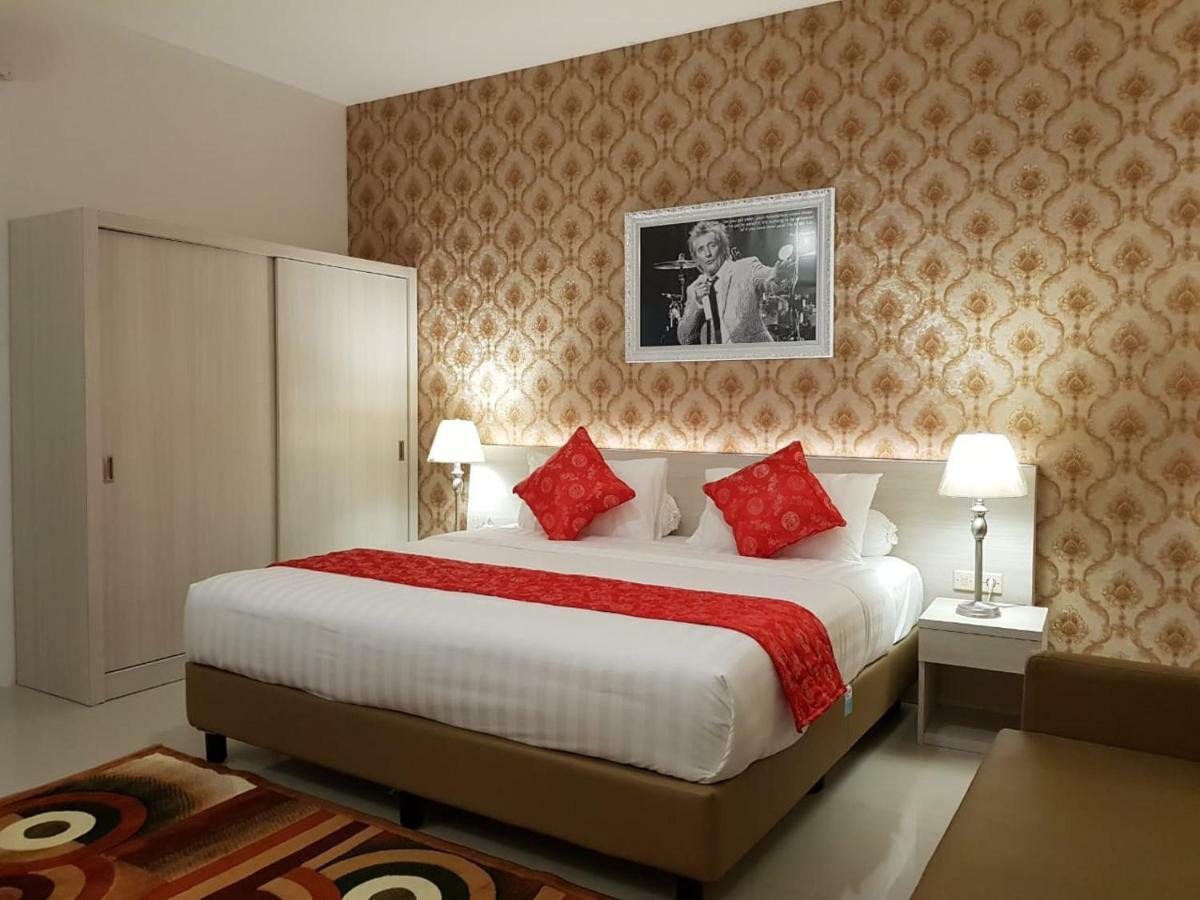 Fortune Front One Hotel Кендари Екстериор снимка