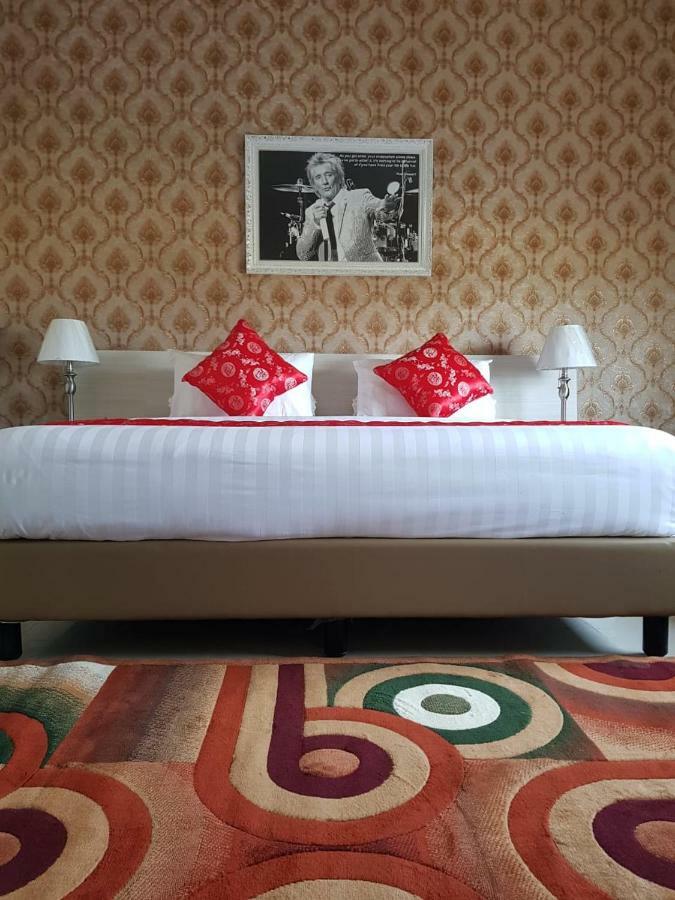 Fortune Front One Hotel Кендари Екстериор снимка