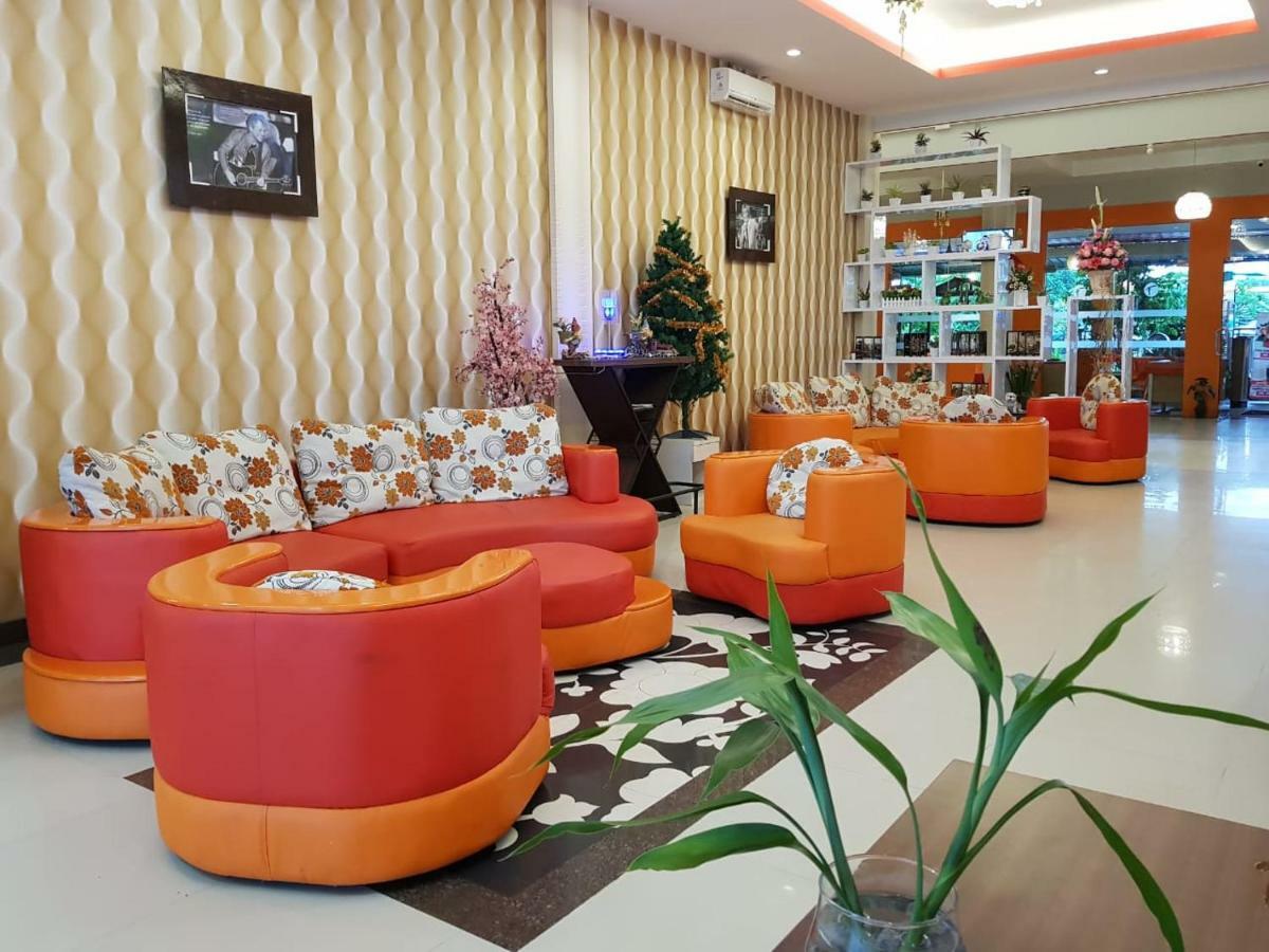Fortune Front One Hotel Кендари Екстериор снимка