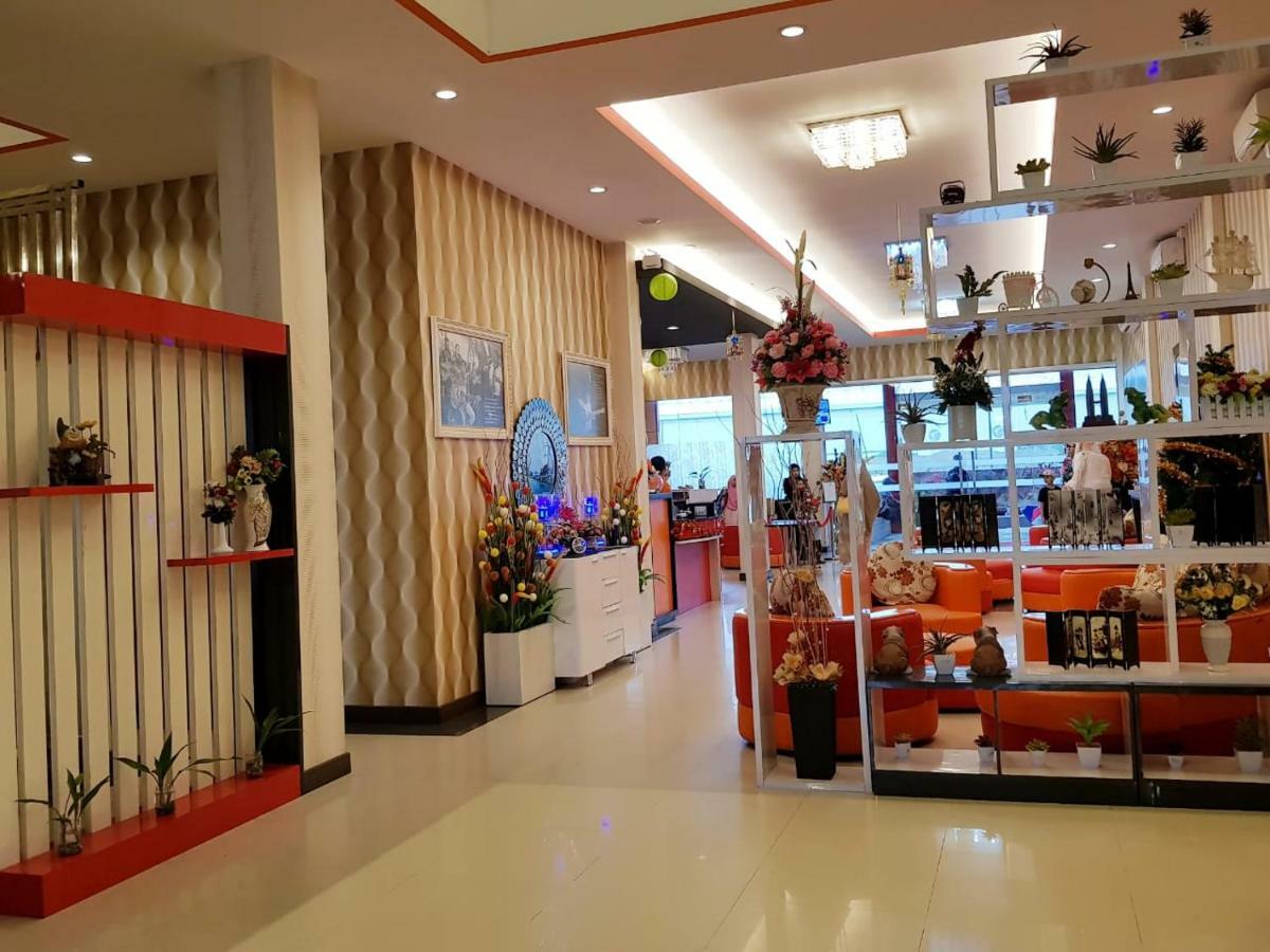 Fortune Front One Hotel Кендари Екстериор снимка