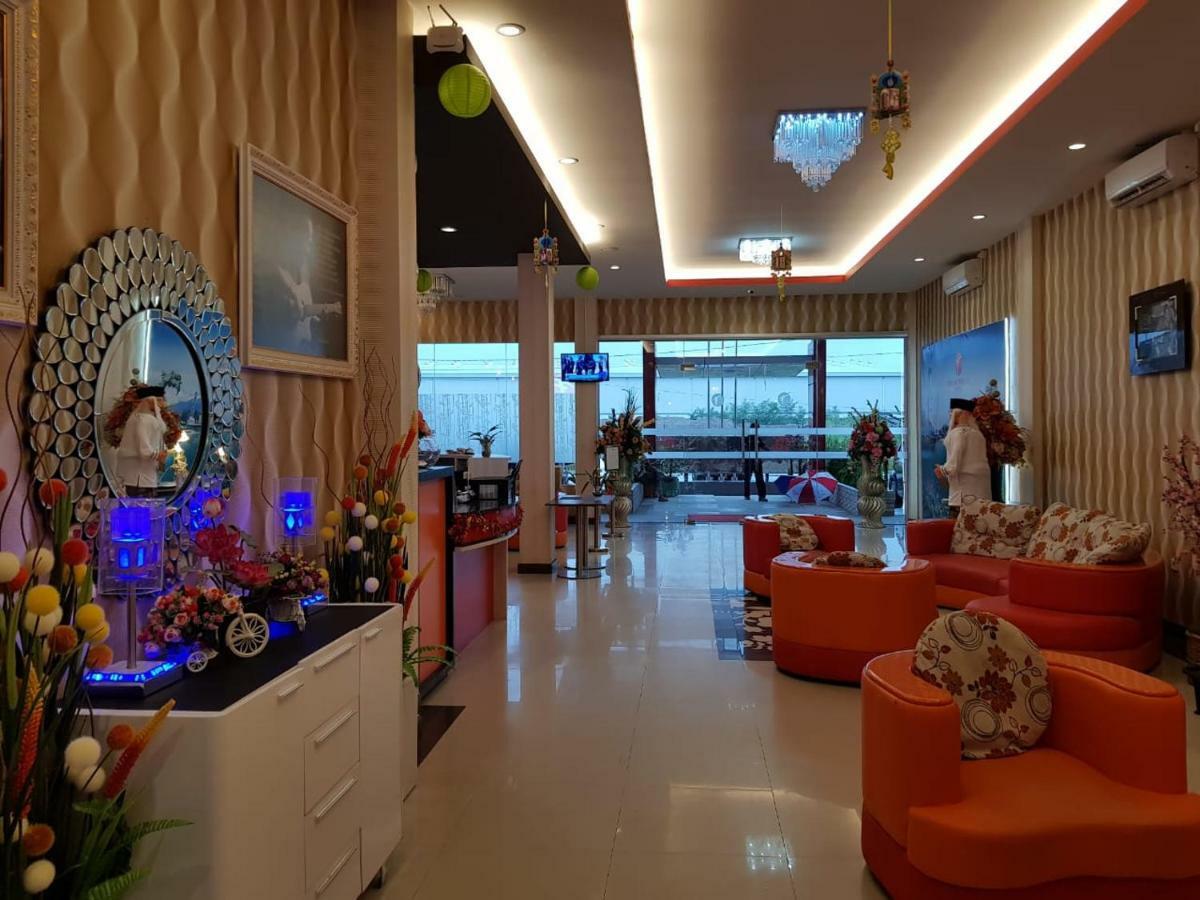 Fortune Front One Hotel Кендари Екстериор снимка
