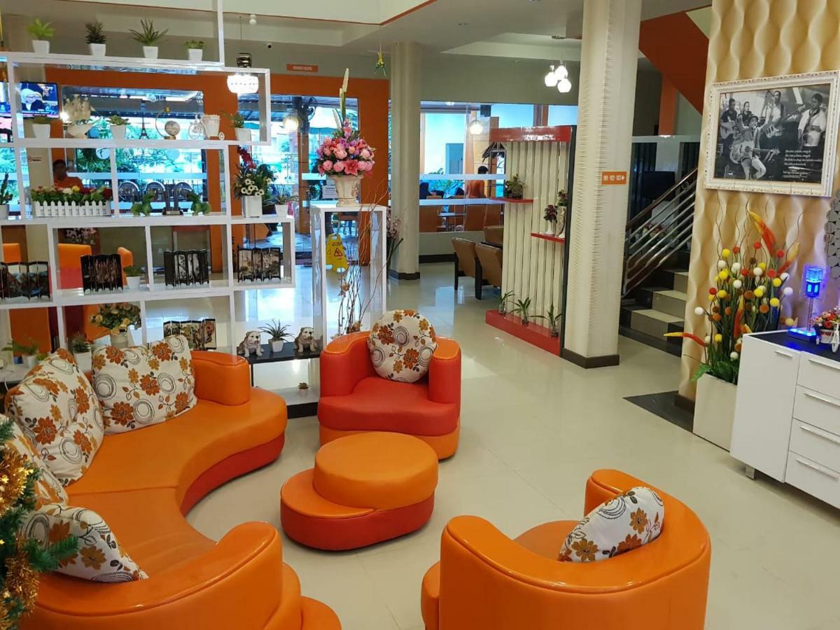 Fortune Front One Hotel Кендари Екстериор снимка