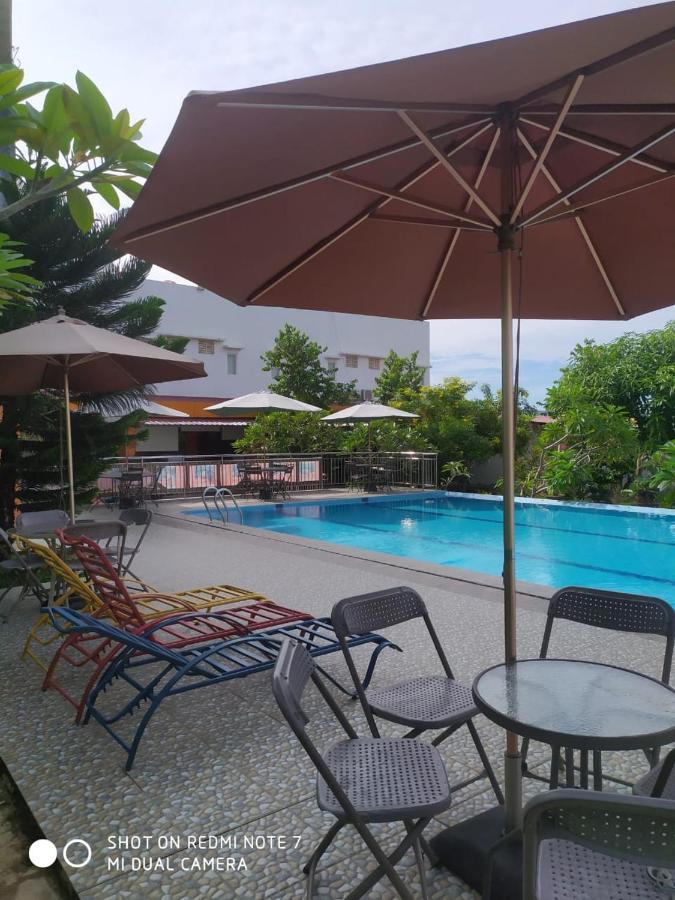 Fortune Front One Hotel Кендари Екстериор снимка